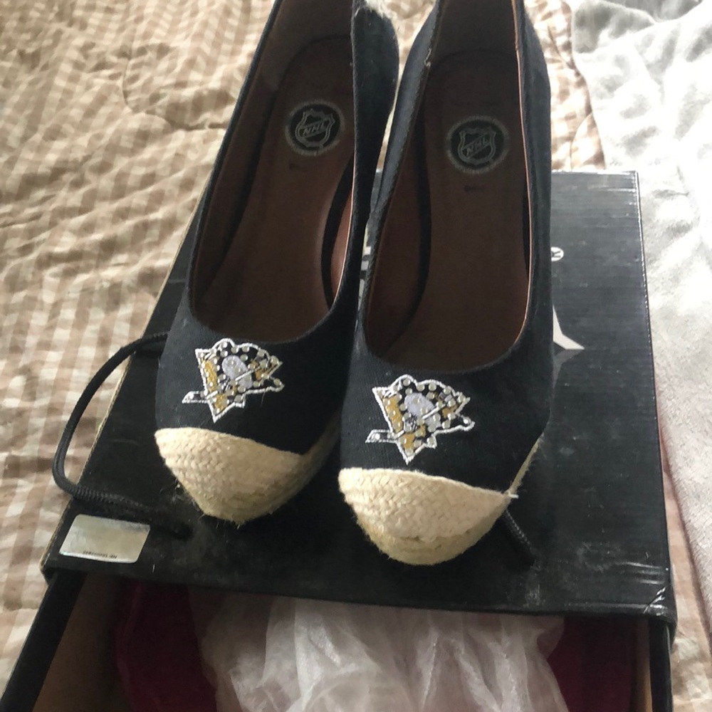 Pittsburgh Penguins wedge shoes.